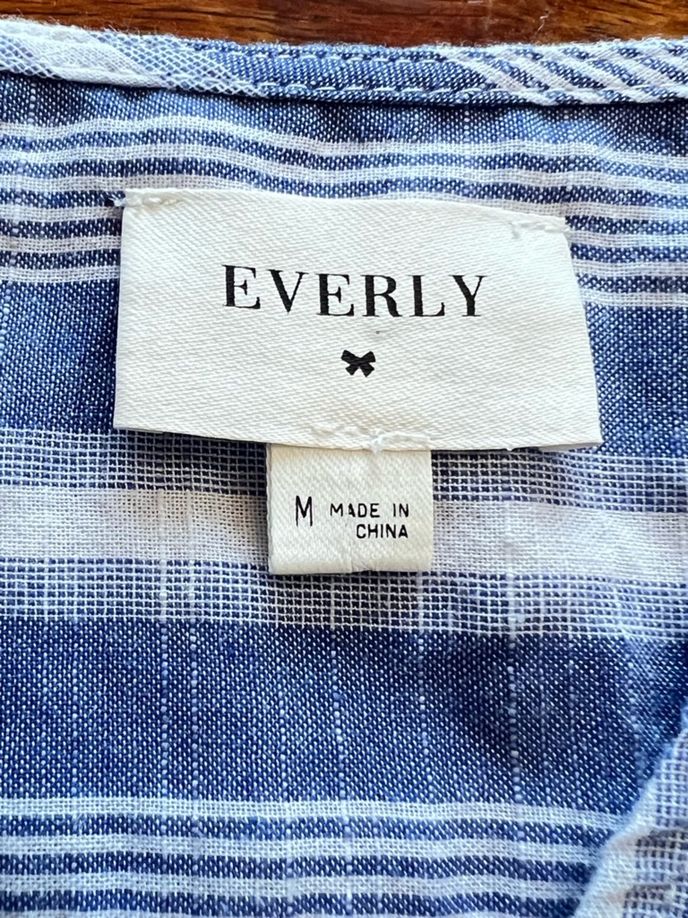 Everly Women's Striped V-Neck  Wrap Blouse Size M Blue White  Preppy Coastal - Picture 3 of 11